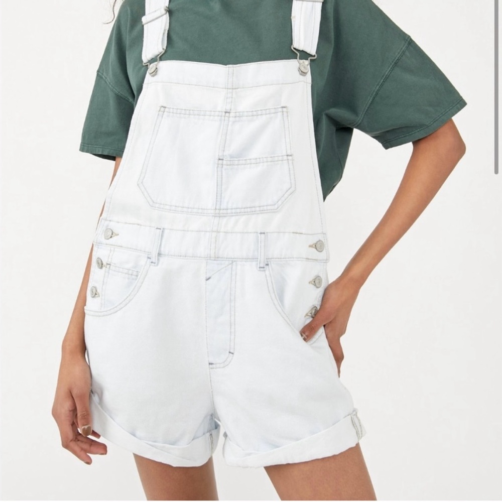 FREE PEOPLE WE THE FREE ZIGGY SHORTALLS. SIZE SMALL.